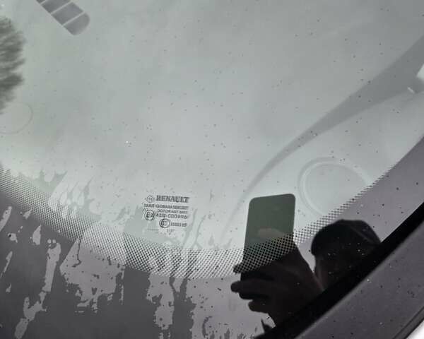 Белый Рено Зое, объемом двигателя 0 л и пробегом 137 тыс. км за 8400 $, фото 13 на Automoto.ua