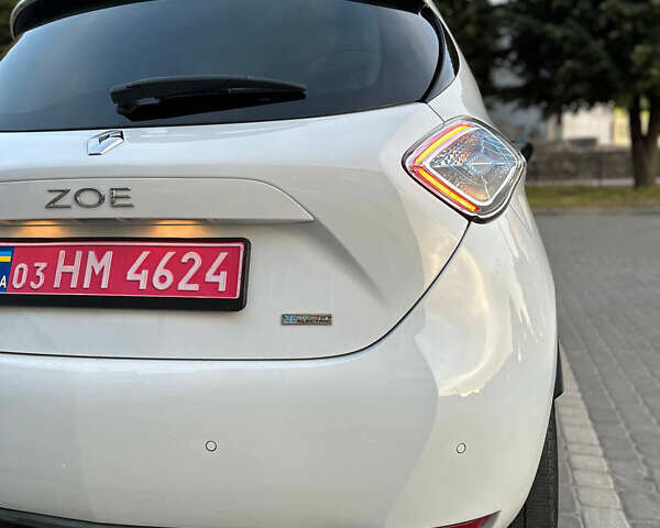 Белый Рено Зое, объемом двигателя 0 л и пробегом 74 тыс. км за 8999 $, фото 6 на Automoto.ua