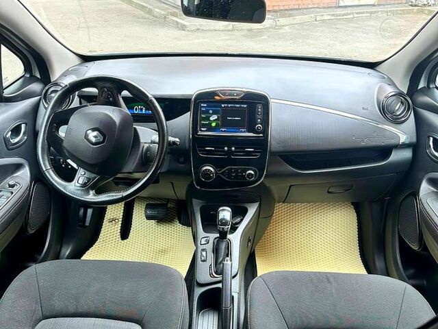 Белый Рено Зое, объемом двигателя 55 л и пробегом 93 тыс. км за 11000 $, фото 5 на Automoto.ua