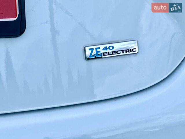 Білий Рено Зое, об'ємом двигуна 0 л та пробігом 43 тис. км за 9995 $, фото 21 на Automoto.ua