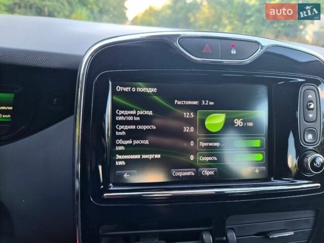 Белый Рено Зое, объемом двигателя 0 л и пробегом 210 тыс. км за 9900 $, фото 36 на Automoto.ua
