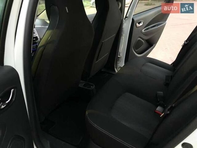 Білий Рено Зое, об'ємом двигуна 0 л та пробігом 120 тис. км за 8900 $, фото 16 на Automoto.ua