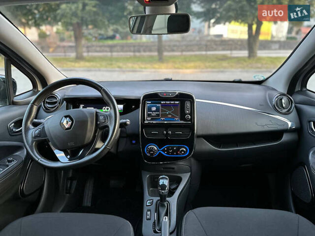 Белый Рено Зое, объемом двигателя 0 л и пробегом 74 тыс. км за 8999 $, фото 7 на Automoto.ua