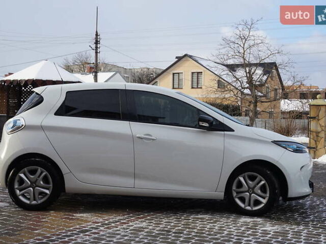 Белый Рено Зое, объемом двигателя 0 л и пробегом 26 тыс. км за 9555 $, фото 5 на Automoto.ua