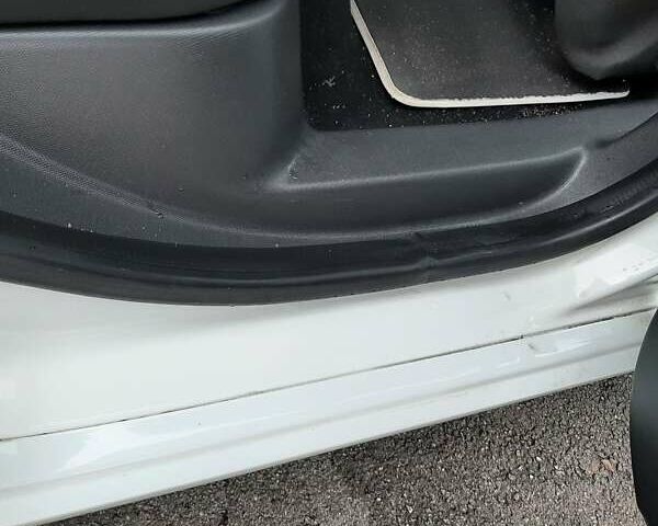 Білий Рено Зое, об'ємом двигуна 0 л та пробігом 123 тис. км за 9650 $, фото 69 на Automoto.ua