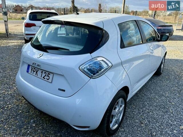Белый Рено Зое, объемом двигателя 0 л и пробегом 35 тыс. км за 8800 $, фото 7 на Automoto.ua