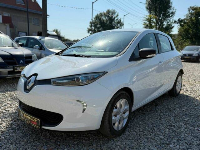 Белый Рено Зое, объемом двигателя 0 л и пробегом 93 тыс. км за 9799 $, фото 2 на Automoto.ua