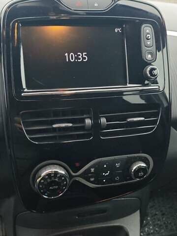 Белый Рено Зое, объемом двигателя 0 л и пробегом 92 тыс. км за 10000 $, фото 6 на Automoto.ua