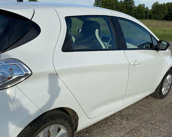 Білий Рено Зое, об'ємом двигуна 0 л та пробігом 47 тис. км за 13200 $, фото 6 на Automoto.ua