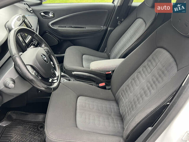 Белый Рено Зое, объемом двигателя 0 л и пробегом 129 тыс. км за 8750 $, фото 5 на Automoto.ua