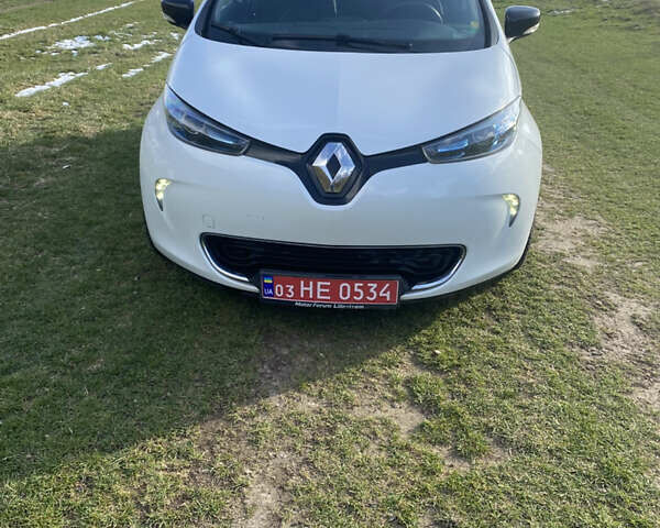 Белый Рено Зое, объемом двигателя 0 л и пробегом 97 тыс. км за 8999 $, фото 2 на Automoto.ua