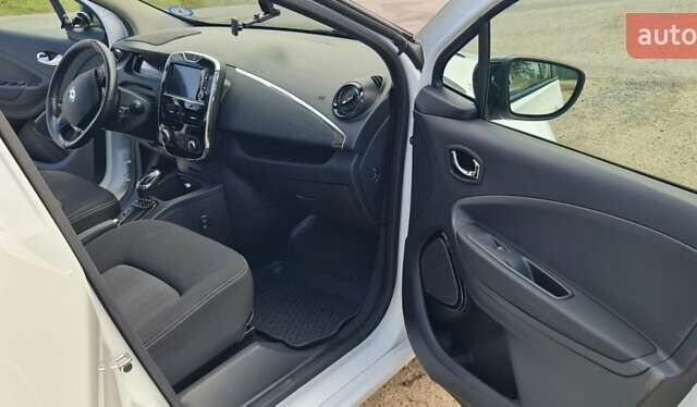 Білий Рено Зое, об'ємом двигуна 0 л та пробігом 105 тис. км за 9600 $, фото 7 на Automoto.ua