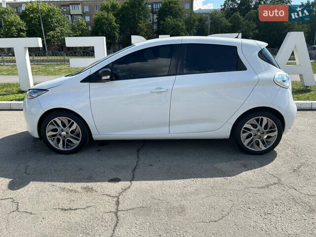 Белый Рено Зое, объемом двигателя 0 л и пробегом 93 тыс. км за 10000 $, фото 1 на Automoto.ua