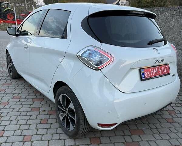 Белый Рено Зое, объемом двигателя 0 л и пробегом 132 тыс. км за 8800 $, фото 4 на Automoto.ua