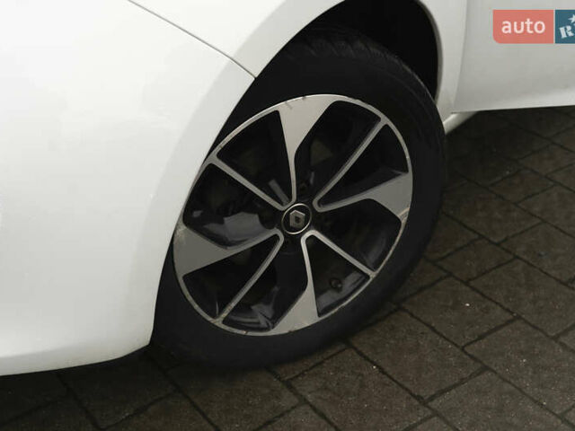 Білий Рено Зое, об'ємом двигуна 0 л та пробігом 96 тис. км за 10000 $, фото 15 на Automoto.ua