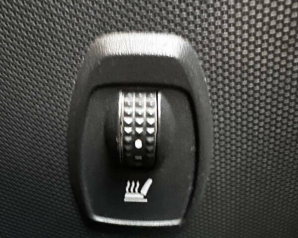 Белый Рено Зое, объемом двигателя 0 л и пробегом 200 тыс. км за 8998 $, фото 25 на Automoto.ua