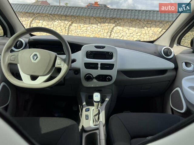 Белый Рено Зое, объемом двигателя 0 л и пробегом 98 тыс. км за 9000 $, фото 9 на Automoto.ua