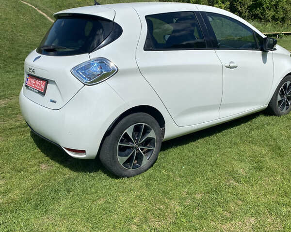 Белый Рено Зое, объемом двигателя 0 л и пробегом 97 тыс. км за 9100 $, фото 3 на Automoto.ua