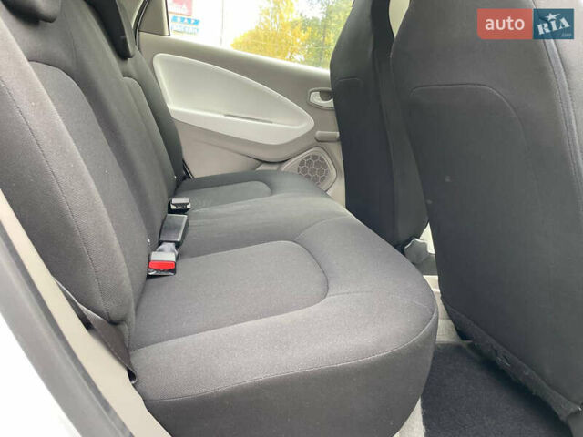 Белый Рено Зое, объемом двигателя 0 л и пробегом 97 тыс. км за 9500 $, фото 29 на Automoto.ua