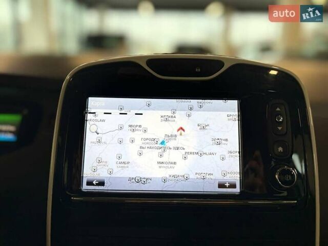 Білий Рено Зое, об'ємом двигуна 0 л та пробігом 121 тис. км за 7300 $, фото 17 на Automoto.ua