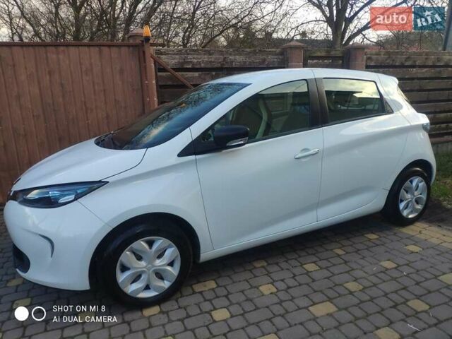 Білий Рено Зое, об'ємом двигуна 0 л та пробігом 88 тис. км за 8799 $, фото 6 на Automoto.ua