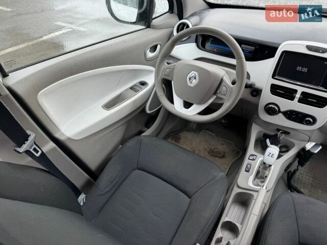 Білий Рено Зое, об'ємом двигуна 0 л та пробігом 93 тис. км за 8900 $, фото 10 на Automoto.ua