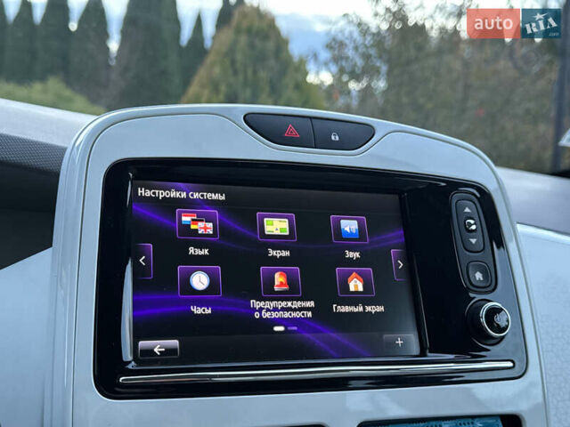 Белый Рено Зое, объемом двигателя 0 л и пробегом 43 тыс. км за 9399 $, фото 78 на Automoto.ua