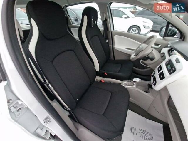 Білий Рено Зое, об'ємом двигуна 0 л та пробігом 33 тис. км за 9900 $, фото 38 на Automoto.ua