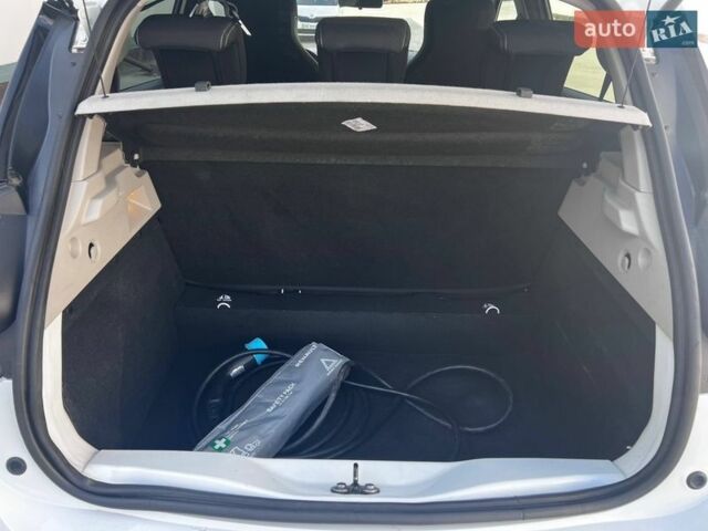 Білий Рено Зое, об'ємом двигуна 0 л та пробігом 112 тис. км за 8200 $, фото 4 на Automoto.ua