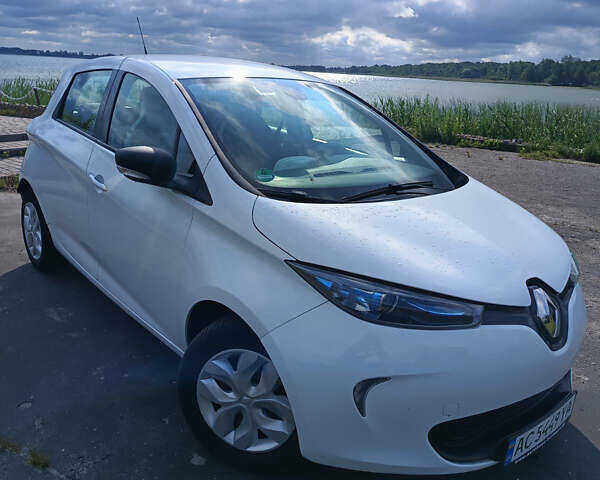 Белый Рено Зое, объемом двигателя 0 л и пробегом 170 тыс. км за 5851 $, фото 1 на Automoto.ua