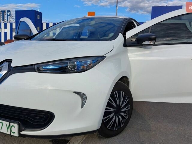 Белый Рено Зое, объемом двигателя 0 л и пробегом 150 тыс. км за 6950 $, фото 29 на Automoto.ua