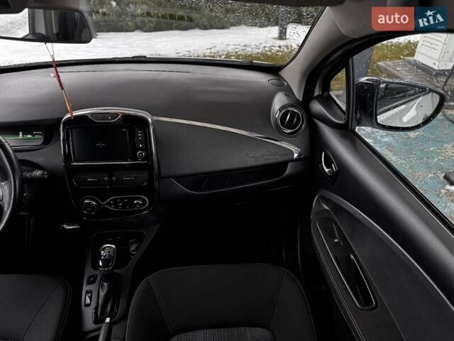 Белый Рено Зое, объемом двигателя 0 л и пробегом 84 тыс. км за 9200 $, фото 43 на Automoto.ua