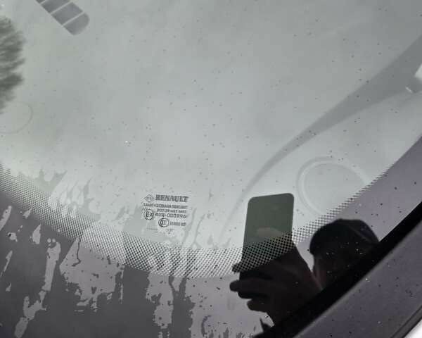 Белый Рено Зое, объемом двигателя 0 л и пробегом 137 тыс. км за 7800 $, фото 11 на Automoto.ua