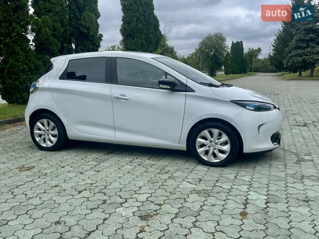 Белый Рено Зое, объемом двигателя 0 л и пробегом 55 тыс. км за 9500 $, фото 9 на Automoto.ua