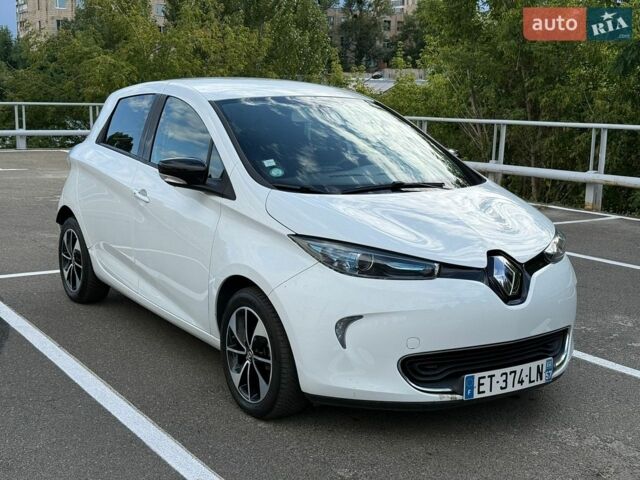 Белый Рено Зое, объемом двигателя 0 л и пробегом 55 тыс. км за 10900 $, фото 1 на Automoto.ua