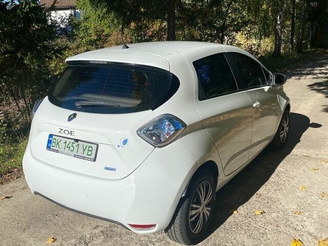 Білий Рено Зое, об'ємом двигуна 0 л та пробігом 107 тис. км за 9700 $, фото 14 на Automoto.ua