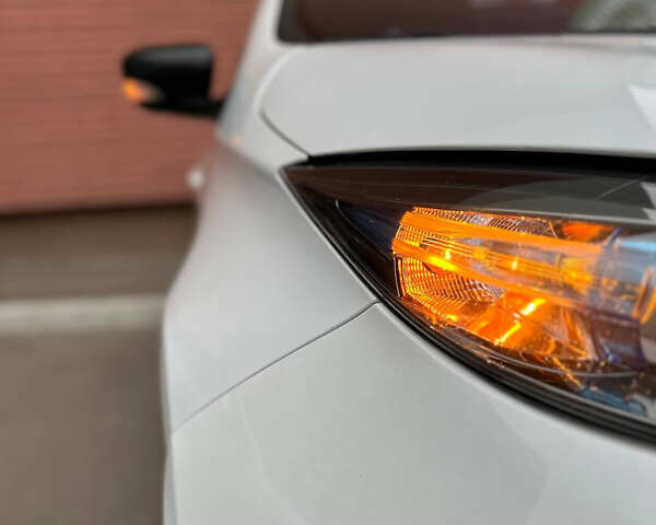 Белый Рено Зое, объемом двигателя 0 л и пробегом 200 тыс. км за 8998 $, фото 4 на Automoto.ua