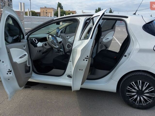 Белый Рено Зое, объемом двигателя 0 л и пробегом 150 тыс. км за 6950 $, фото 3 на Automoto.ua