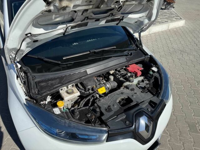 Белый Рено Зое, объемом двигателя 0 л и пробегом 175 тыс. км за 9700 $, фото 12 на Automoto.ua