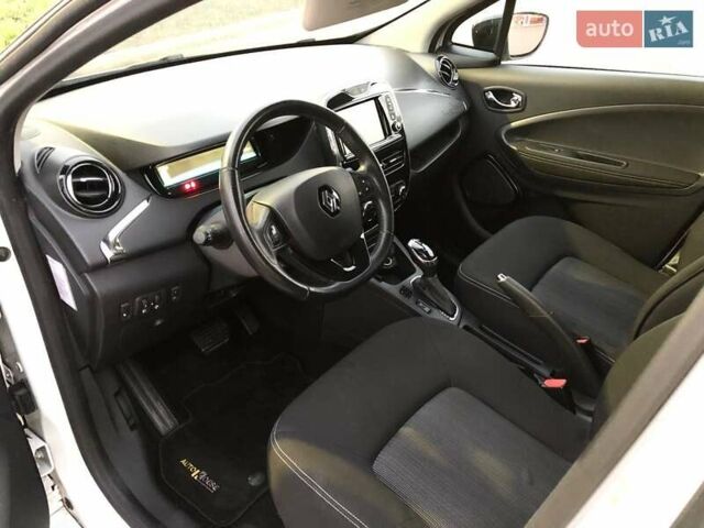 Білий Рено Зое, об'ємом двигуна 0 л та пробігом 120 тис. км за 8900 $, фото 14 на Automoto.ua