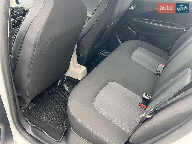 Белый Рено Зое, объемом двигателя 0 л и пробегом 129 тыс. км за 8750 $, фото 8 на Automoto.ua