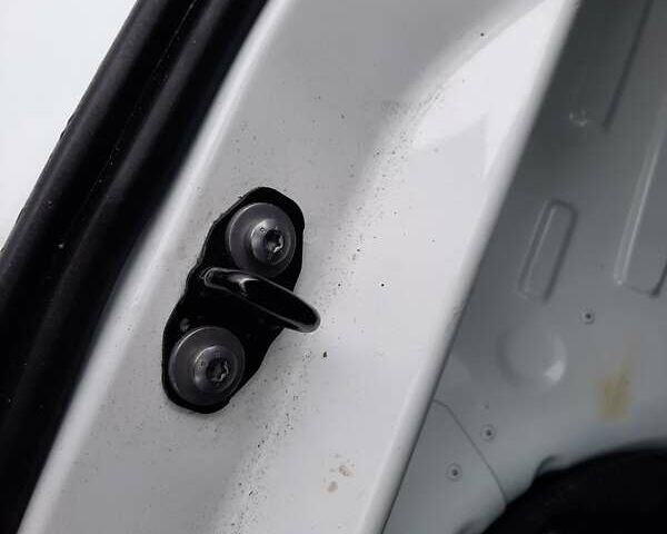 Білий Рено Зое, об'ємом двигуна 0 л та пробігом 123 тис. км за 9650 $, фото 63 на Automoto.ua