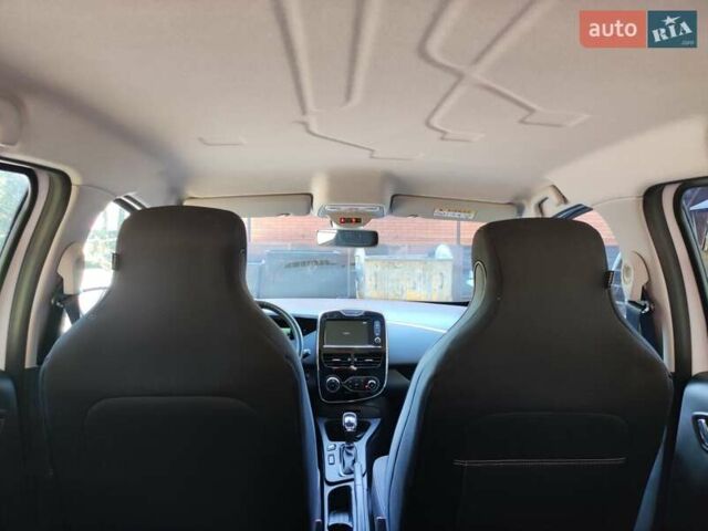 Белый Рено Зое, объемом двигателя 0 л и пробегом 51 тыс. км за 9900 $, фото 46 на Automoto.ua