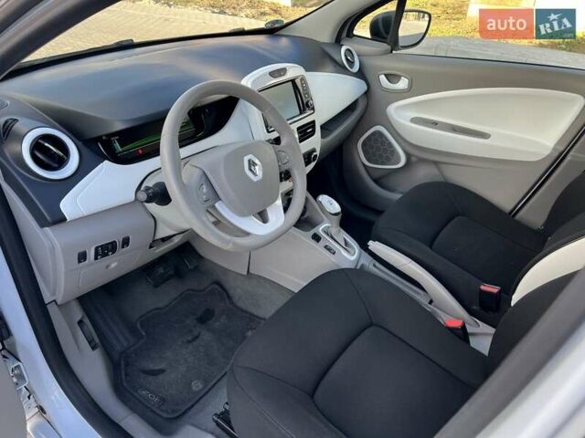 Белый Рено Зое, объемом двигателя 0 л и пробегом 110 тыс. км за 8450 $, фото 18 на Automoto.ua