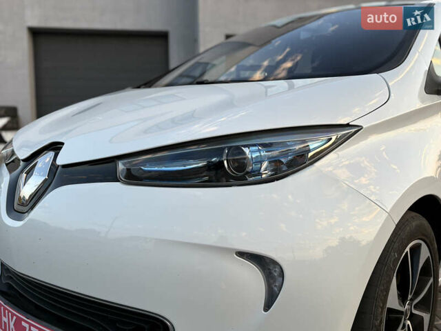 Белый Рено Зое, объемом двигателя 0 л и пробегом 128 тыс. км за 8500 $, фото 17 на Automoto.ua