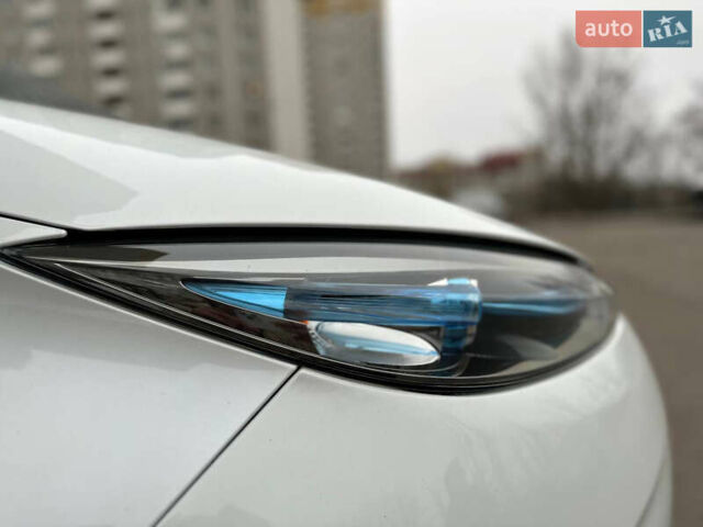 Белый Рено Зое, объемом двигателя 0 л и пробегом 200 тыс. км за 8998 $, фото 3 на Automoto.ua