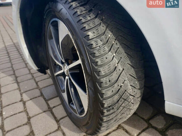 Белый Рено Зое, объемом двигателя 0 л и пробегом 199 тыс. км за 7999 $, фото 46 на Automoto.ua