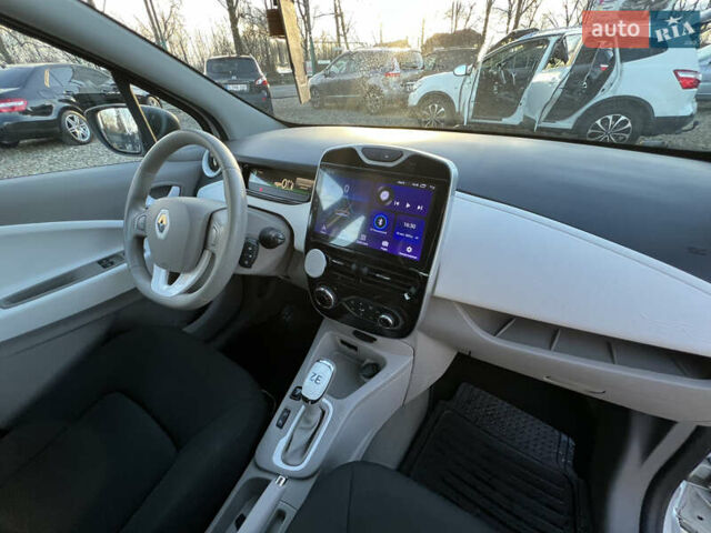 Белый Рено Зое, объемом двигателя 0 л и пробегом 94 тыс. км за 9199 $, фото 18 на Automoto.ua