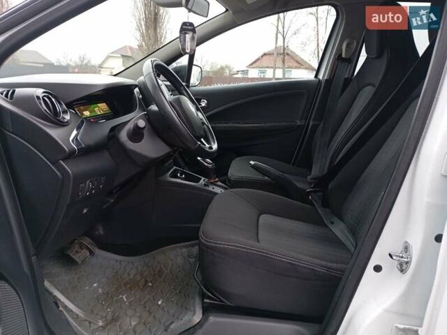 Белый Рено Зое, объемом двигателя 0 л и пробегом 138 тыс. км за 10700 $, фото 6 на Automoto.ua