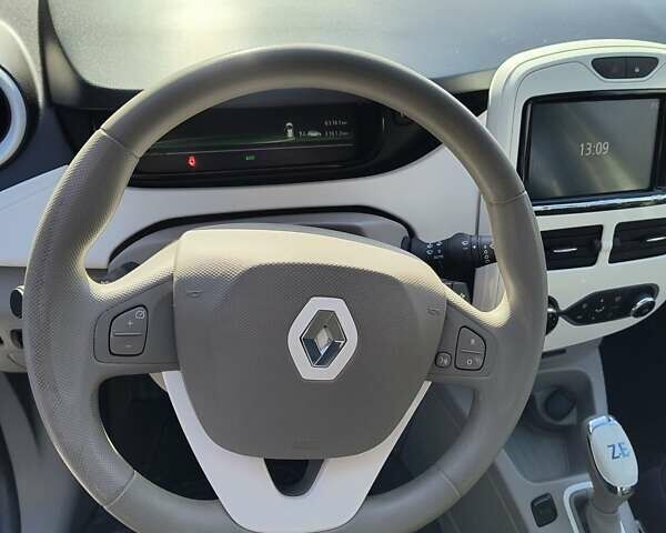 Белый Рено Зое, объемом двигателя 0 л и пробегом 63 тыс. км за 8500 $, фото 15 на Automoto.ua
